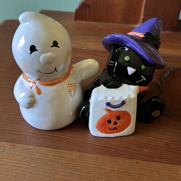 Halloween Ceramic Decorative Salt and Pepper Shakers - Picture 12 of 12